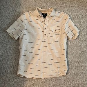 American eagle quarter button down with front pocket. Off white with black lines